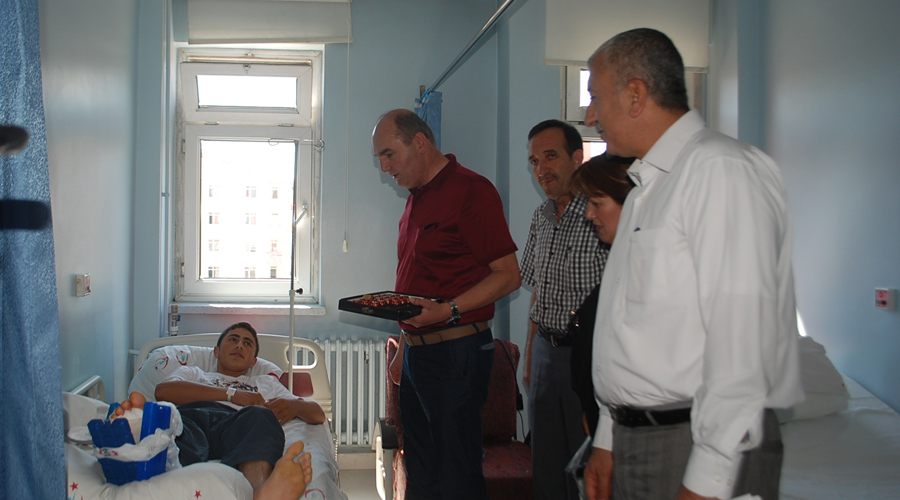 AK Parti yönetiminden hastane ziyareti
