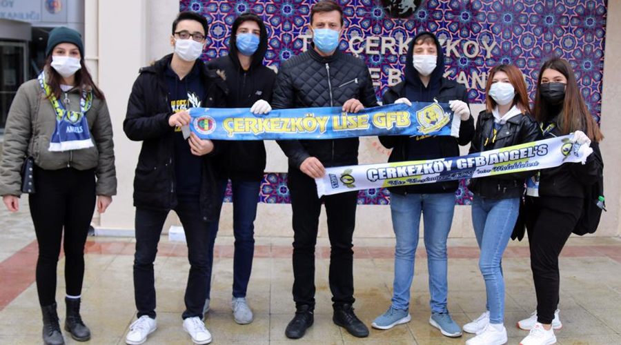 Çerkezköy Genç Fenerbahçeliler maske dağıttı