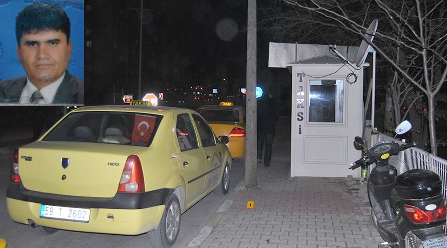 Kimliği belirsiz saldırganlar taksiciyi bıçakladı