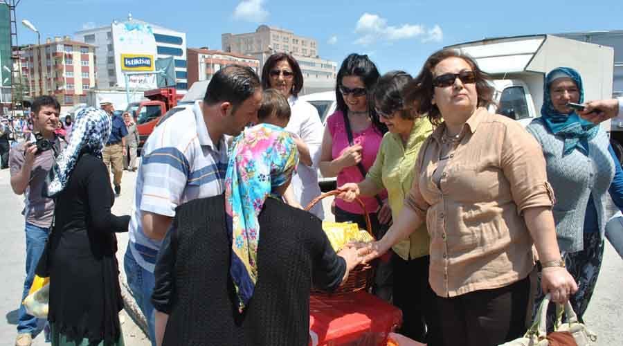 CHP’li kadınlar, anneleri unutmadı 