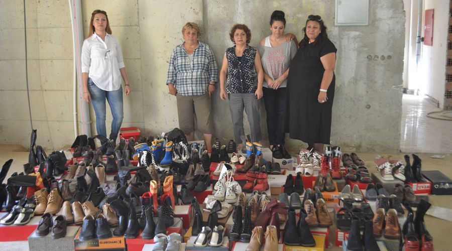 CHP’li kadınlardan giysi ve ayakkabı yardımı 