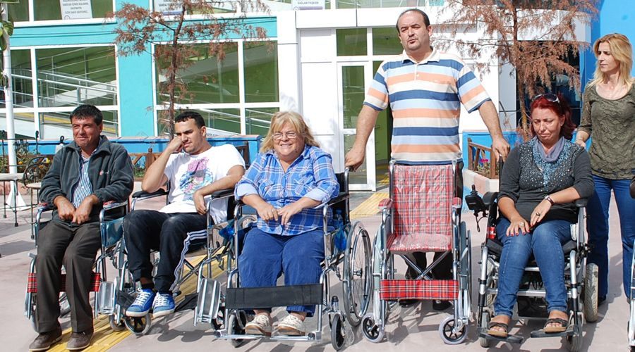 Tekerlekli sandalyeler ihtiyaç sahiplerini bekliyor 