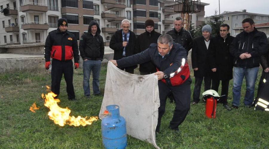  Belediye çalışanlarına yangın söndürme eğitimi verildi