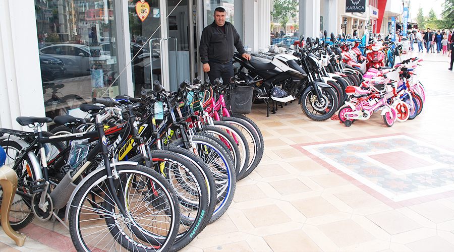 Bisiklet ve motosikletler satışa çıktı