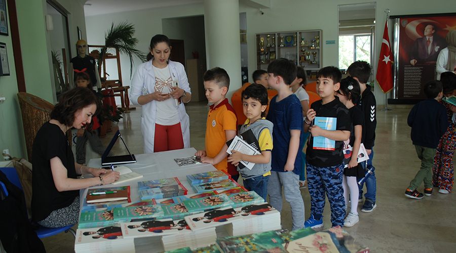 Yazar Atasoy, Gülerçinli öğrencilerle buluştu