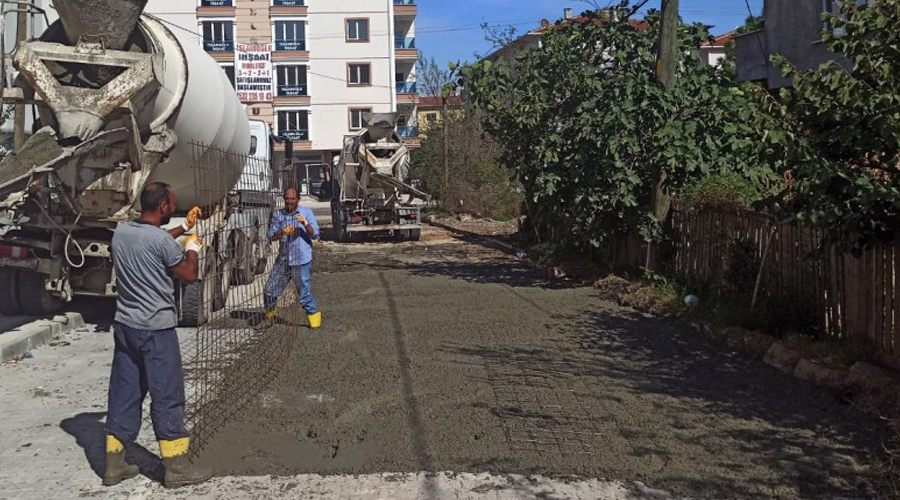 Çavuş ve Üstün sokakta demirli beton yol yapımı tamamlandı