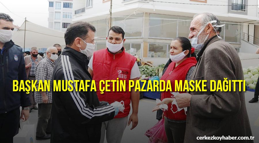 Başkan Mustafa Çetin pazarda maske dağıttı 