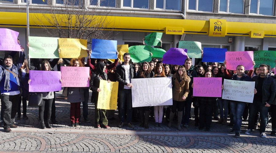 Öğrenciler, alan dışı atamaları protesto etti