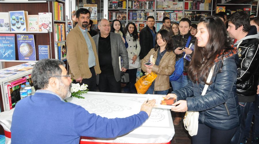 Ahmet Ümir okuyucuları ile buluştu