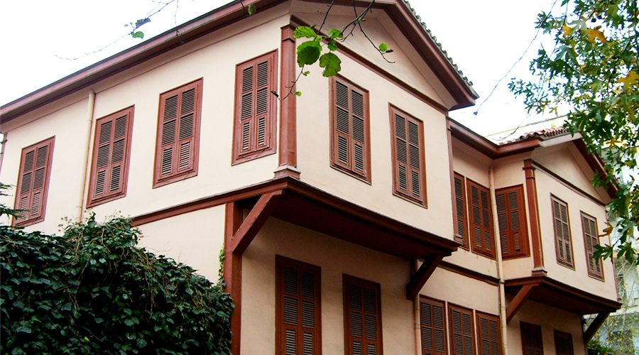 Atatürk evinin temeli 10 Kasım
