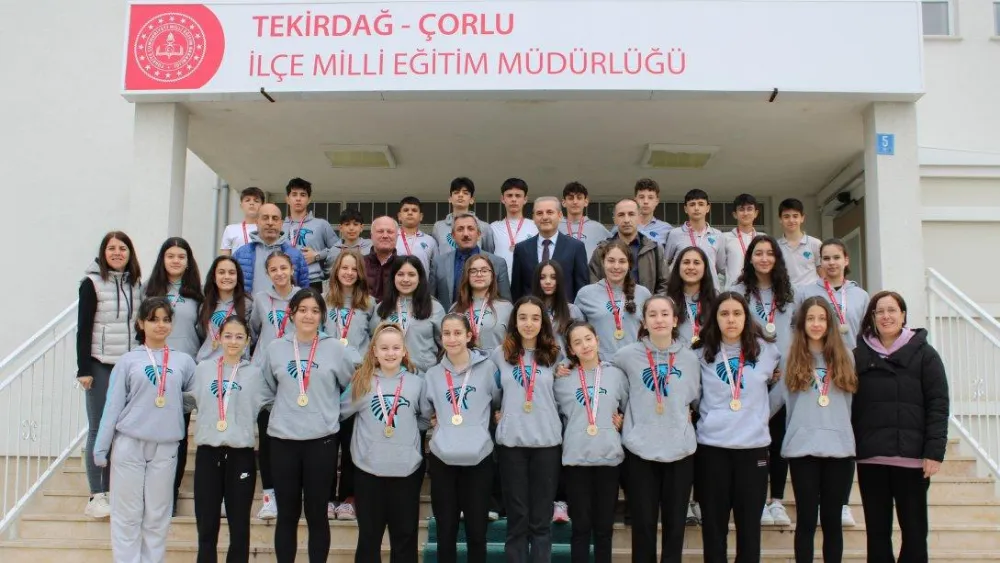 Başarılı sporculardan İlçe Milli Eğitim Müdürü Erdoğan’a ziyaret 