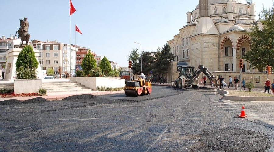 Atatürk Caddesi asfaltlanıyor 