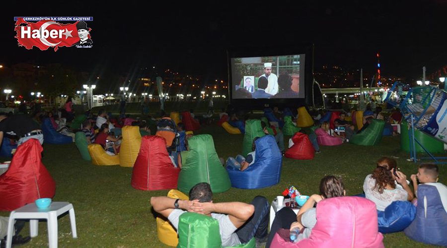 Vatandaşlar sinemayı sahilde izleyecek