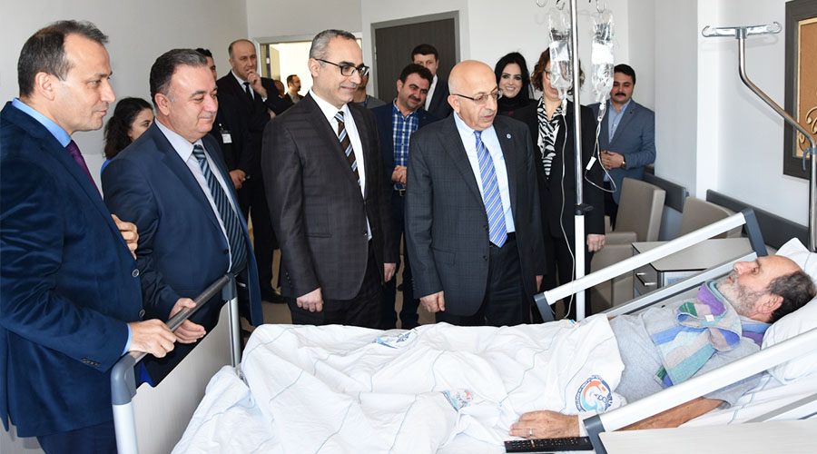 Rektör Murat, hasta ziyaretinde bulundu