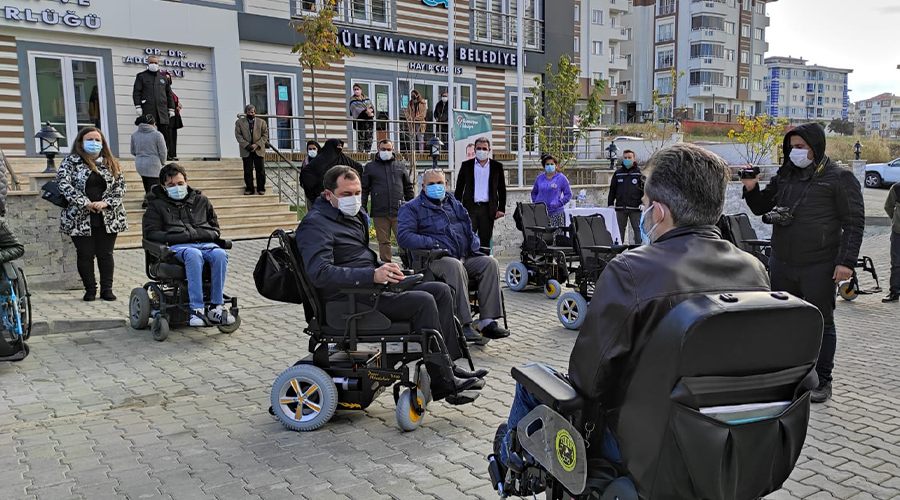 Belediyeden engellilere akülü sandalye